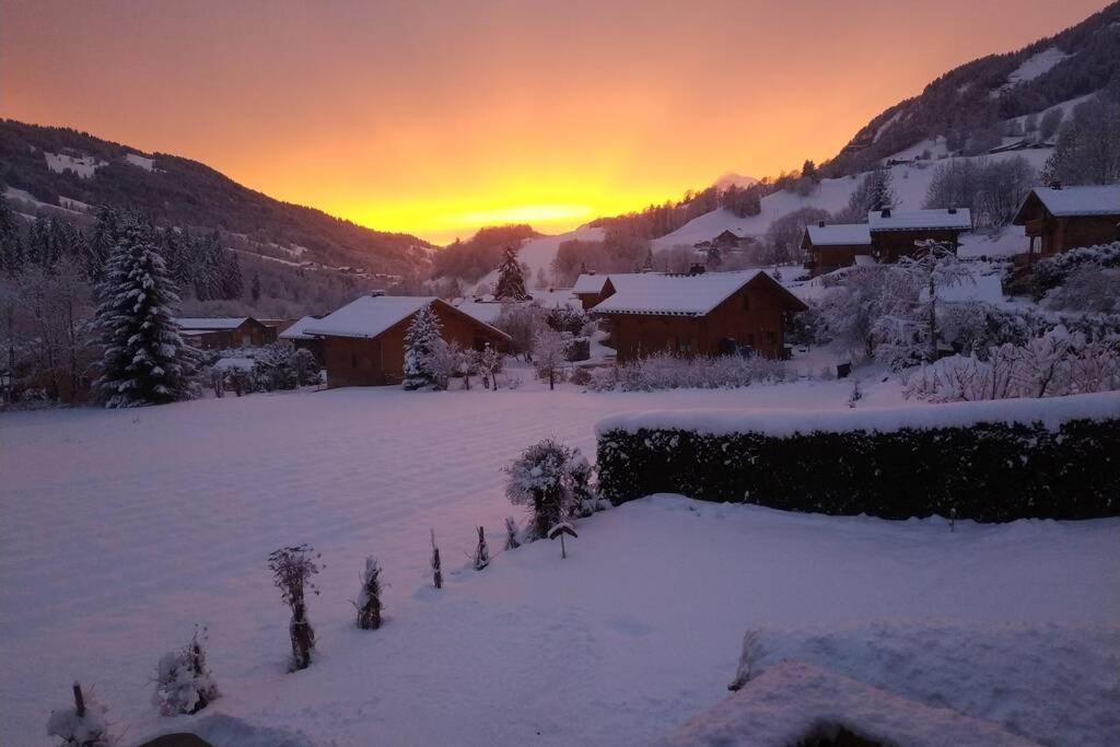 A4 Km De Megeve Tres Joli Avec Jacuzzi ,vue Sur Les Montagnes Au Calme Apartment