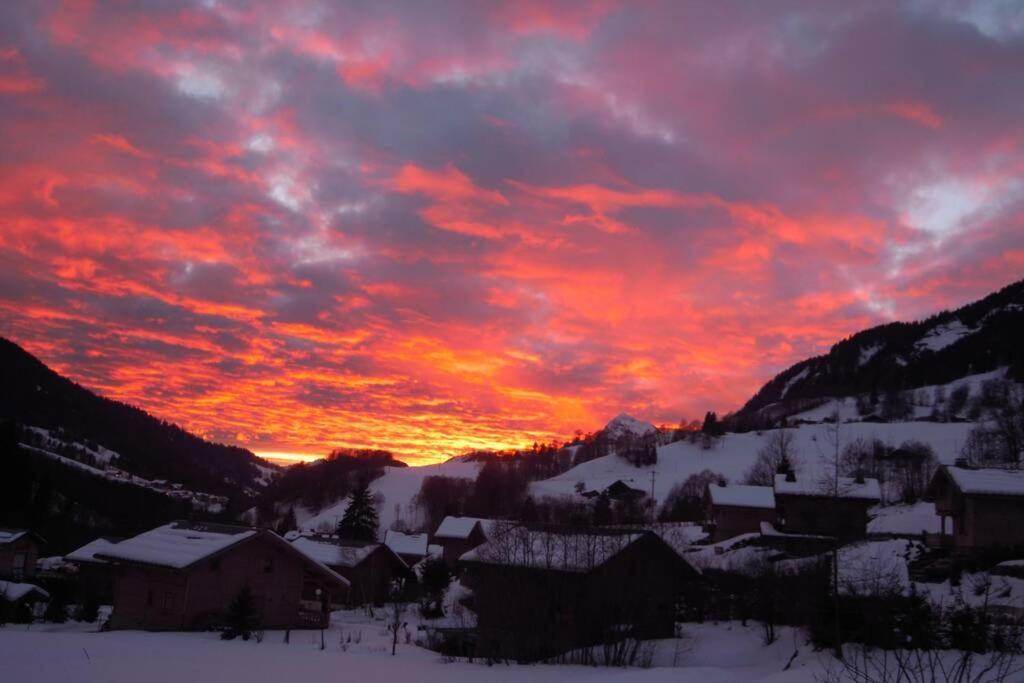 Apartment A4 Km De Megeve Tres Joli Avec Jacuzzi ,vue Sur Les Montagnes Au Calme