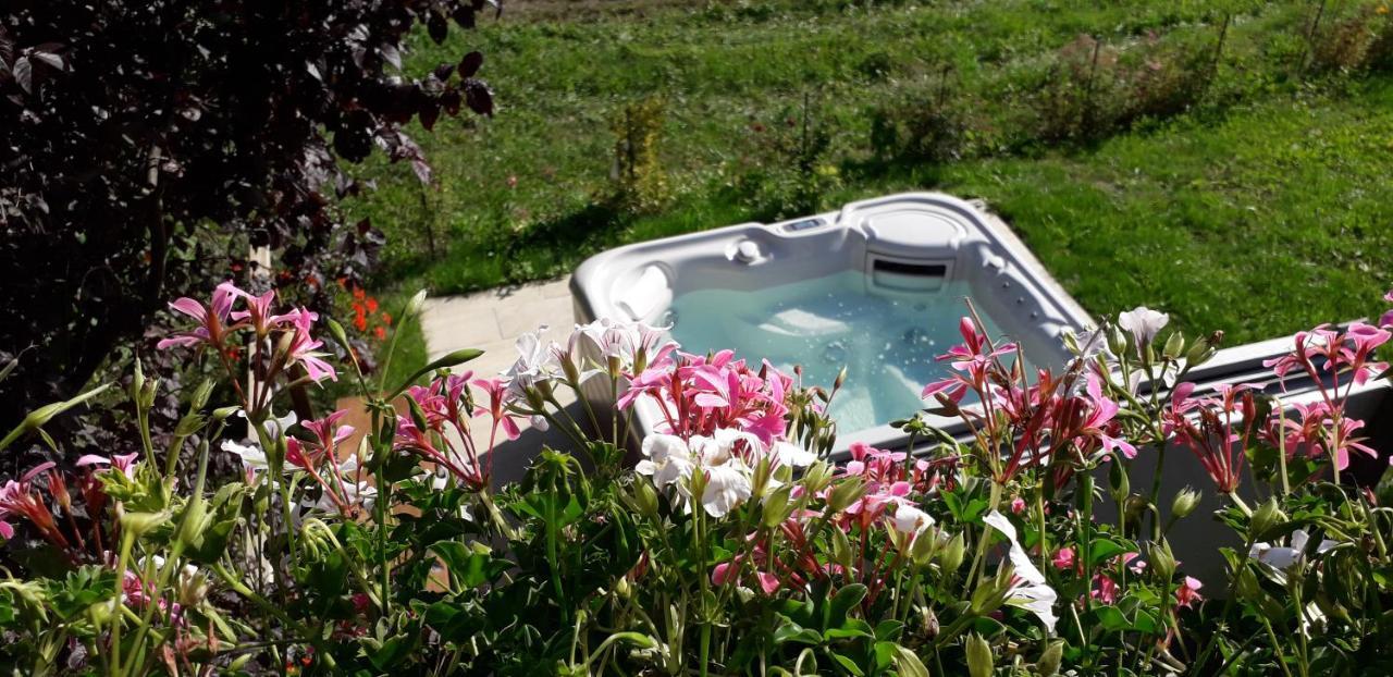 A4 Km De Megeve Tres Joli Avec Jacuzzi ,vue Sur Les Montagnes Au Calme