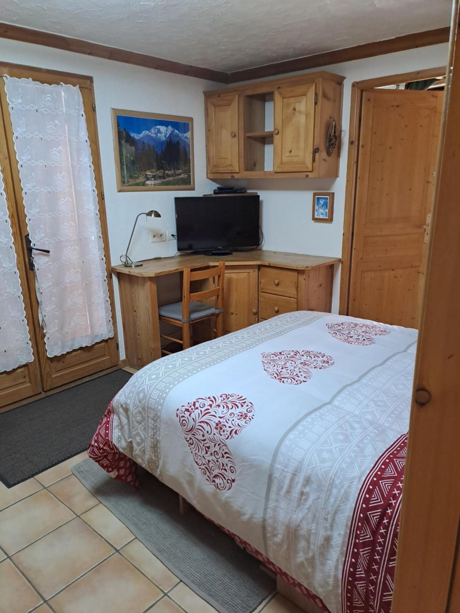 Apartment A4 Km De Megeve Tres Joli Avec Jacuzzi ,vue Sur Les Montagnes Au Calme